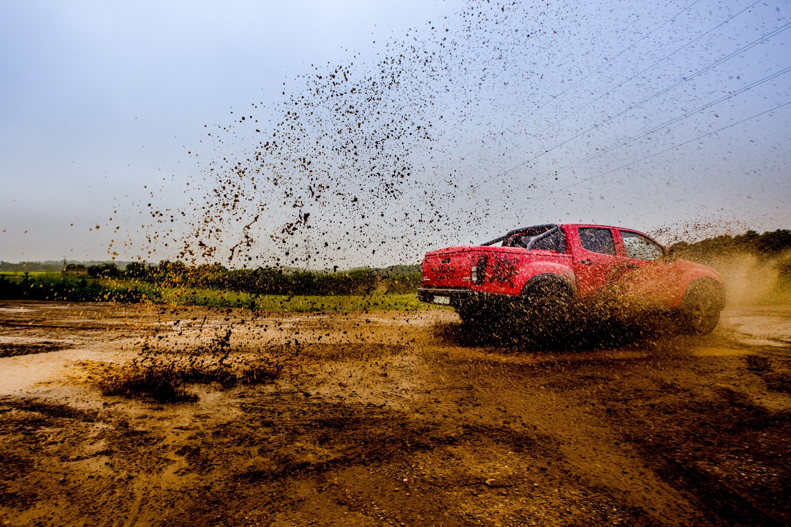 diesel tuning Chevallum - truck driving through mud