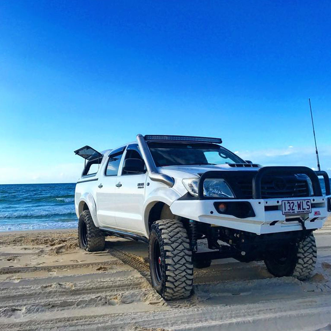 Vehicle Pavement Interaction - white 4x4 on beach sand